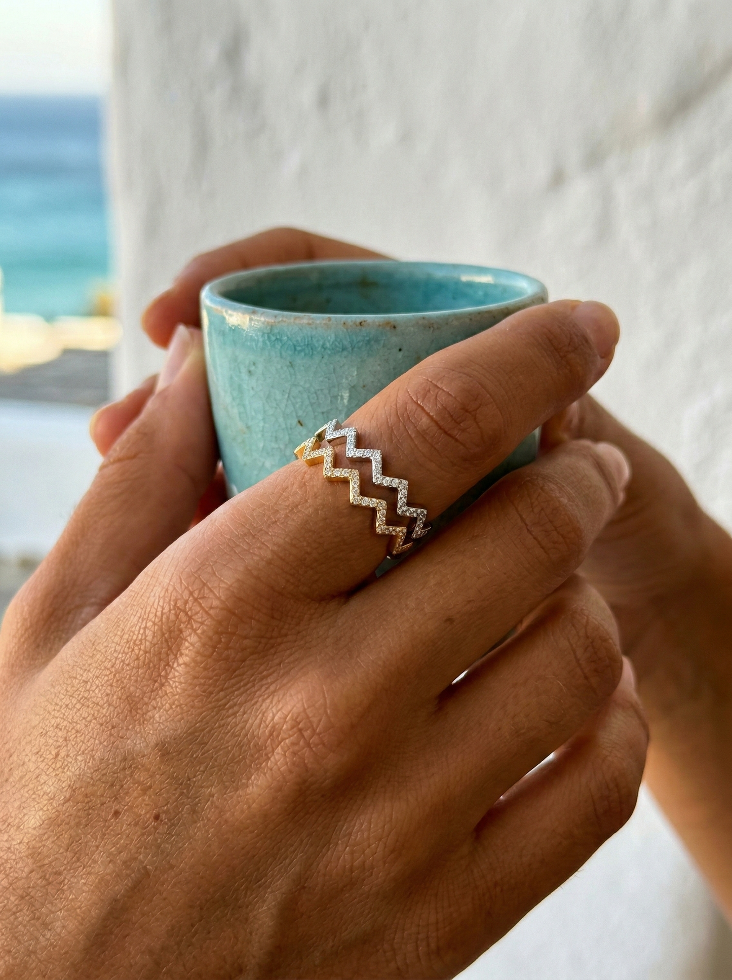 Mara | Anillo zigzag con piedras preciosas