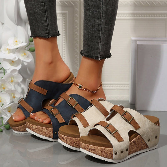 Sandra | Sandalias de cuña y plataforma con aberturas, muy a la moda, para mujer.